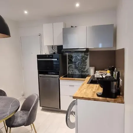 Auriol Apartment *
